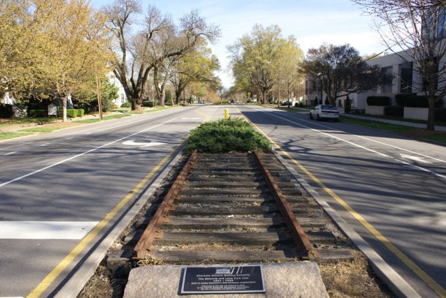 20150428_trolly_tracks_900x600