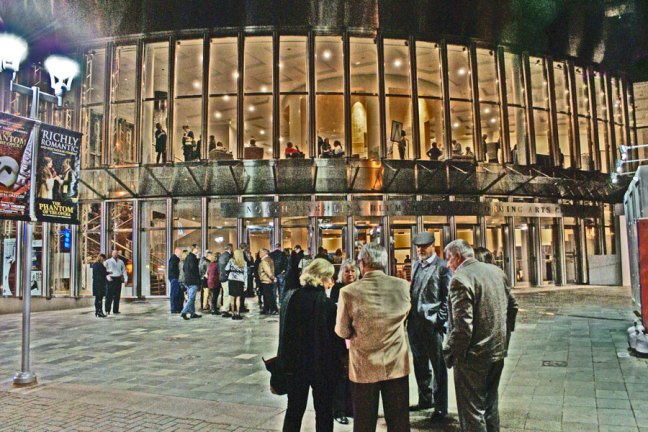 An night time photo of the Blumenthal performing arts center in Uptown Charlotte